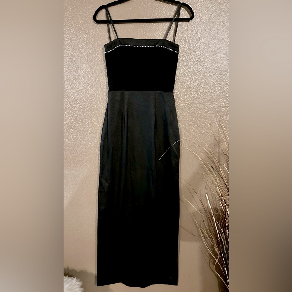 Roberta blk satin long dress for prom or whatever size Small